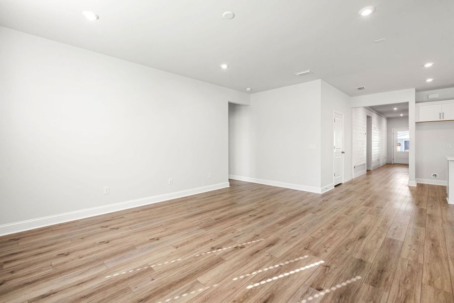 Spacious, unfurnished interior of a new home in Salem Bay, Beaufort (Image 20).
