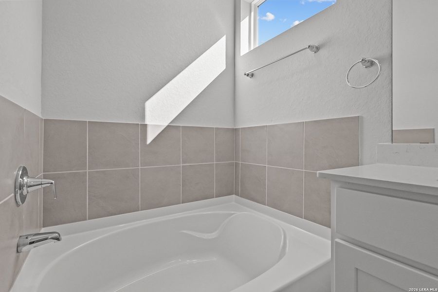 Close-up of interior finishes inside a home in Cinco Lakes, San Antonio (Image 17).