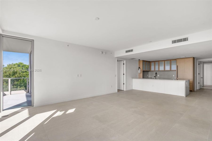 Spacious, unfurnished interior of a new home in , Miami (Image 18).