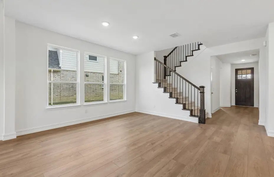 Spacious, unfurnished interior of a new home in Creekview Meadows, Pilot Point (Image 22).
