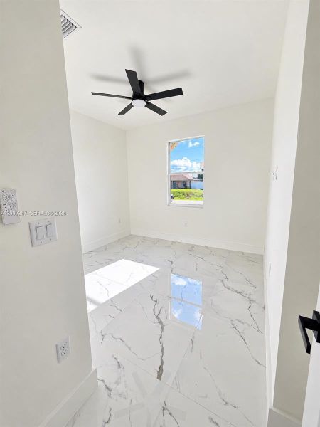 Spacious, unfurnished interior of a new home in , Lehigh Acres (Image 12).