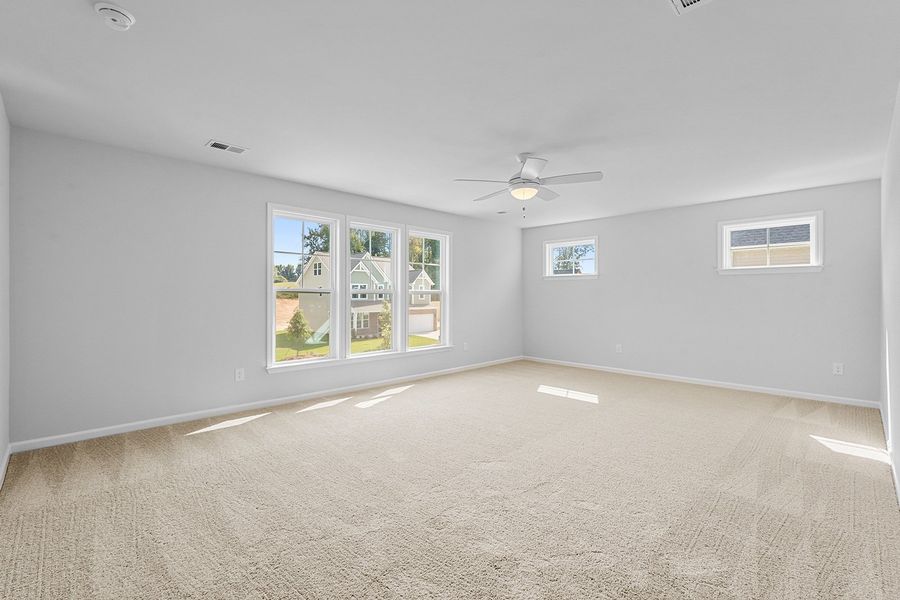 Spacious, unfurnished interior of a new home in Fieldstone, Lexington (Image 40).