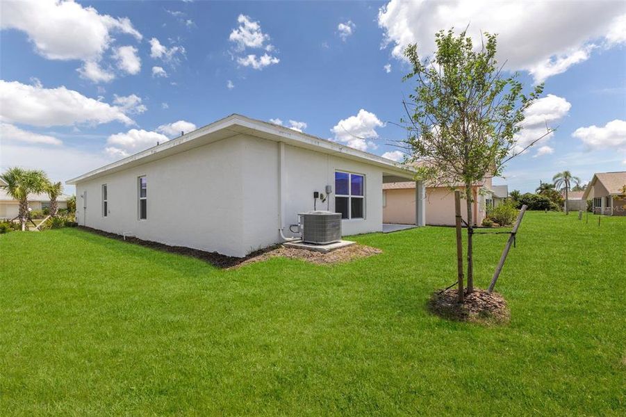 Exterior details and patio area of a home in , Port Charlotte (Image 25).