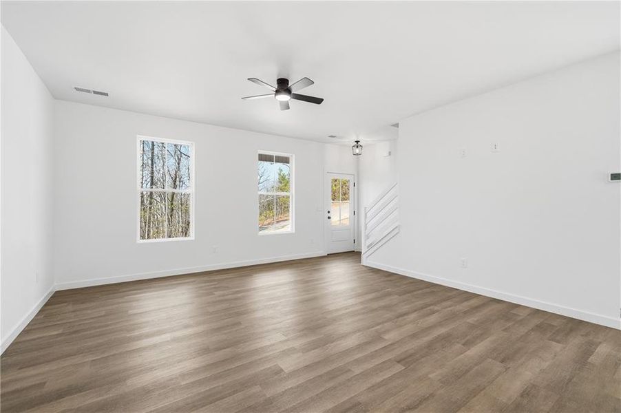 Spacious, unfurnished interior of a new home in , Jasper (Image 28).