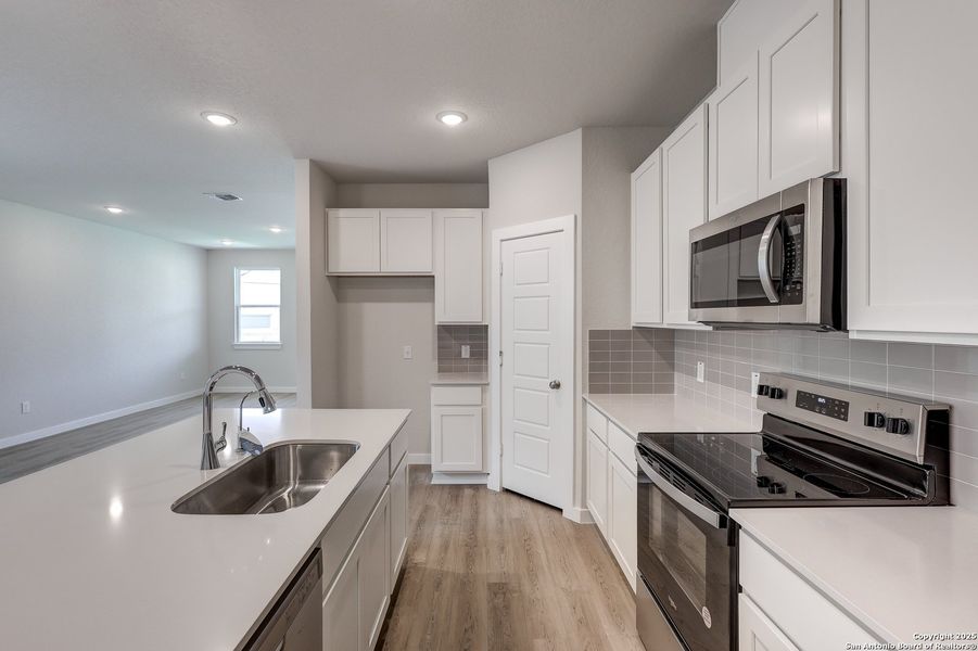 Furnished interior view inside a new home in Cinco Lakes, San Antonio (Image 8). Furnished interior view inside a new home in Cinco Lakes, San Antonio (Image 8).