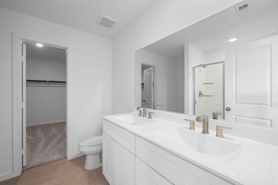 Owner's Bathroom Owner's Bathroom