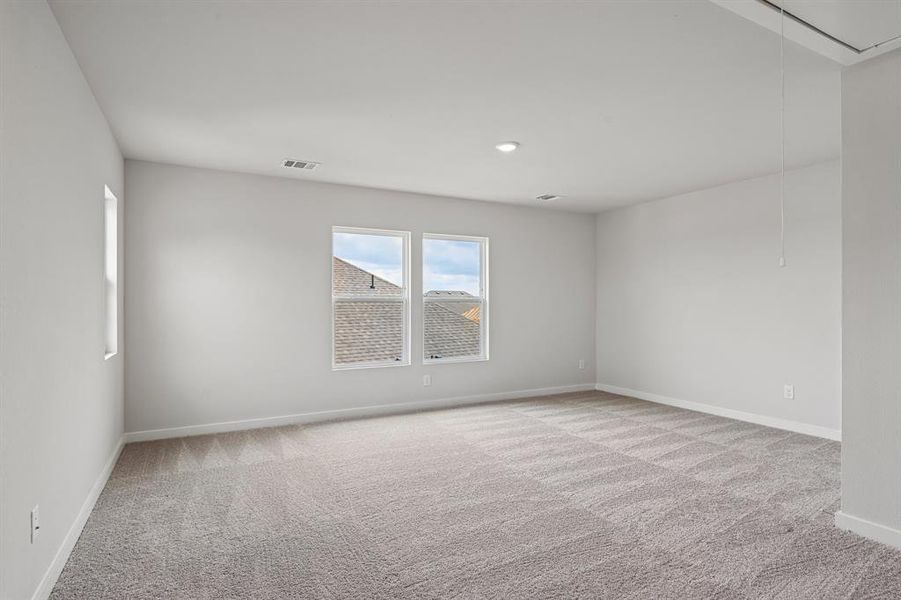 Spacious, unfurnished interior of a new home in Lone Oak, Alvarado (Image 30).