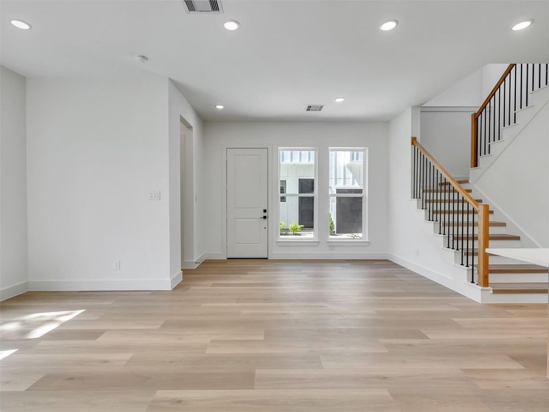 Spacious, unfurnished interior of a new home in , Houston (Image 34).