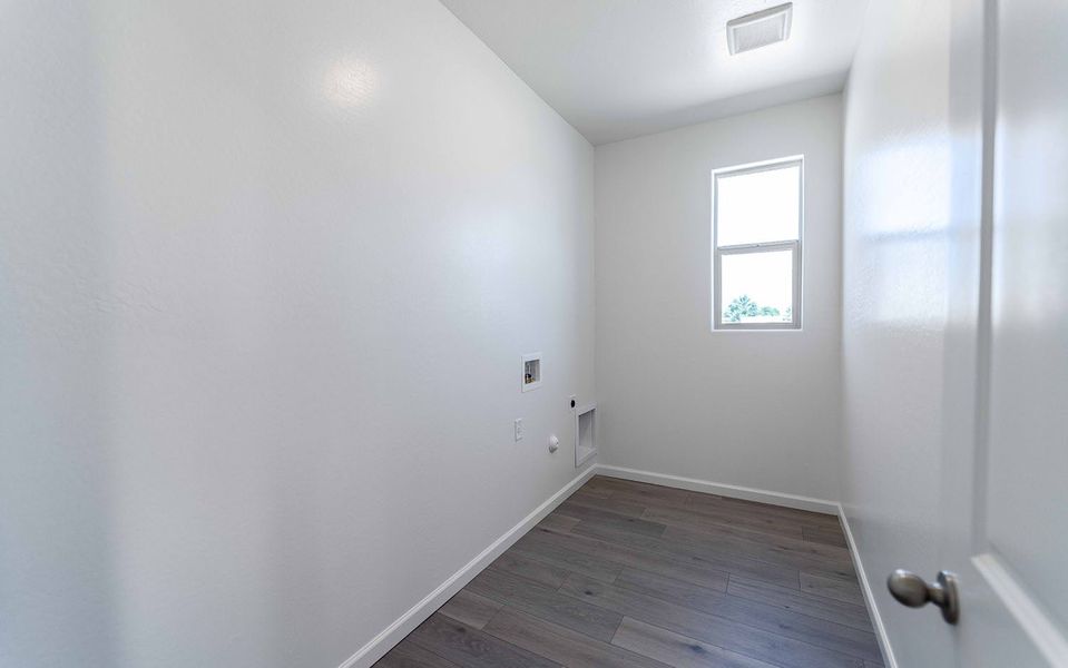 Spacious, unfurnished interior of a new home in Heritage Pointe, Chino Valley (Image 20).