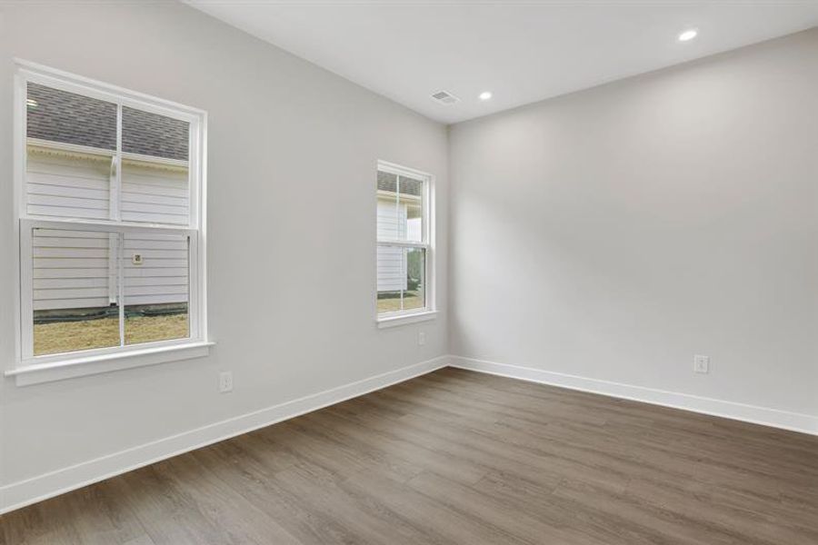 Spacious, unfurnished interior of a new home in Crystal Falls, Dawsonville (Image 28).