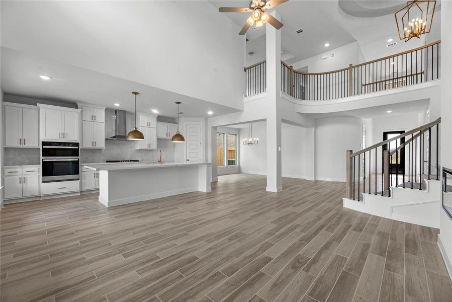 Representative image. Features, selections and colors may vary.