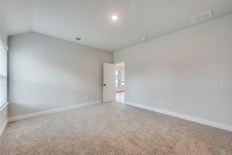 Spacious, unfurnished interior of a new home in , Hillsboro (Image 20).