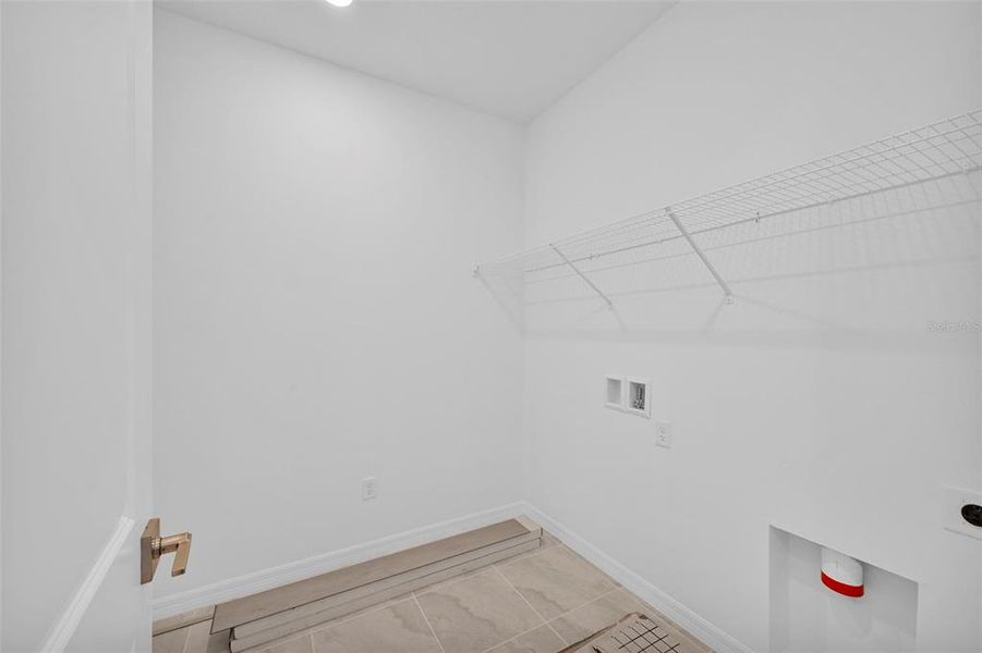 Spacious, unfurnished interior of a new home in Seminole Palms, Palm Coast (Image 15).