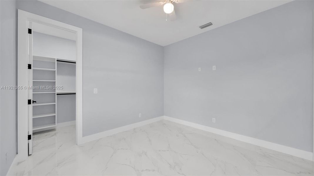 Spacious, unfurnished interior of a new home in , Cape Coral (Image 45).