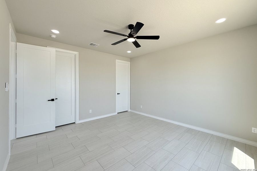 Spacious, unfurnished interior of a new home in , La Vernia (Image 17).