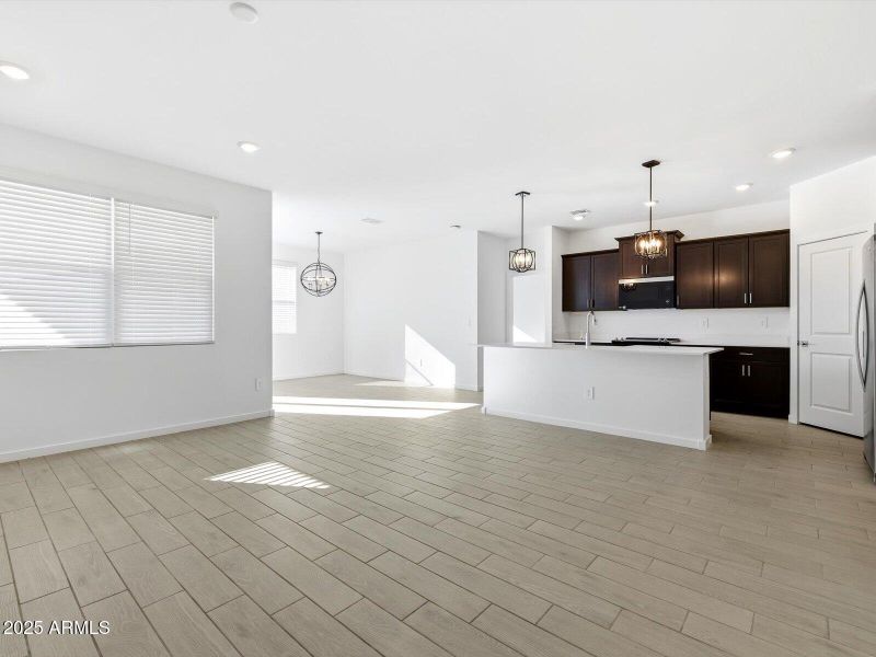 24583 W CHAMBERS Street