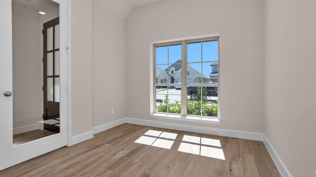Spacious, unfurnished interior of a new home in Valencia, Manvel (Image 14).
