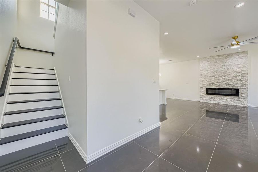 Spacious, unfurnished interior of a new home in , Grand Prairie (Image 18).