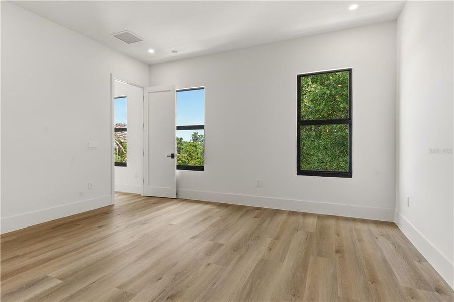 Spacious, unfurnished interior of a new home in , Clermont (Image 24). Spacious, unfurnished interior of a new home in , Clermont (Image 24).