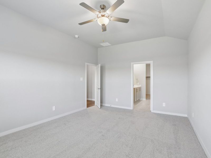 Spacious, unfurnished interior of a new home in Windmore, Princeton (Image 12).