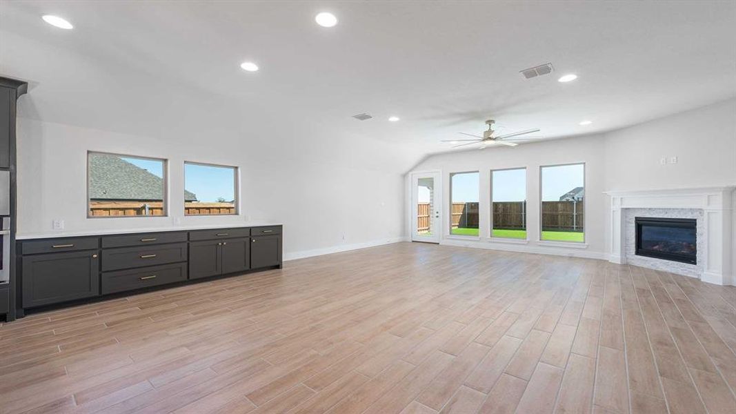 Spacious, unfurnished interior of a new home in Myrtle Creek 60', Waxahachie (Image 16).
