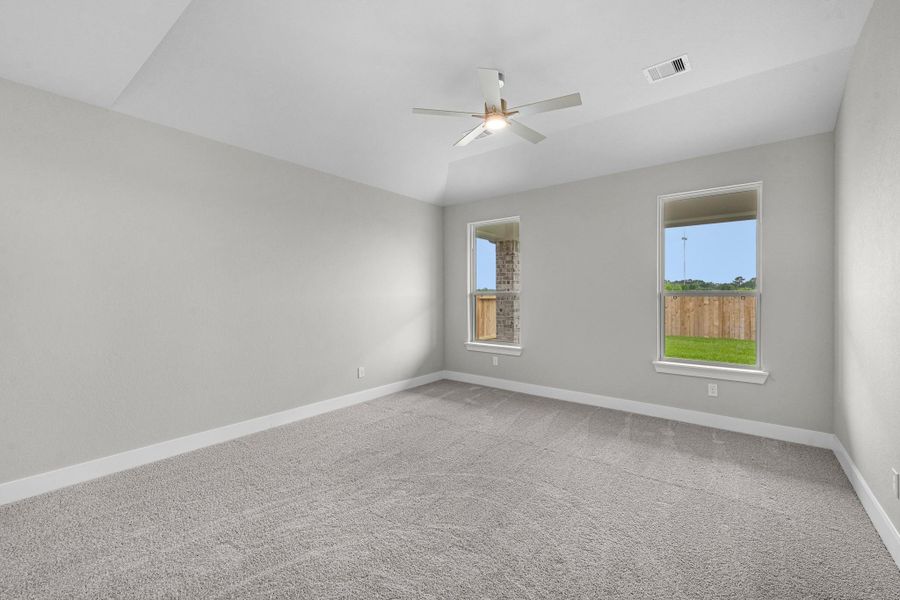 Spacious, unfurnished interior of a new home in Briarwood Crossing, Rosenberg (Image 19).