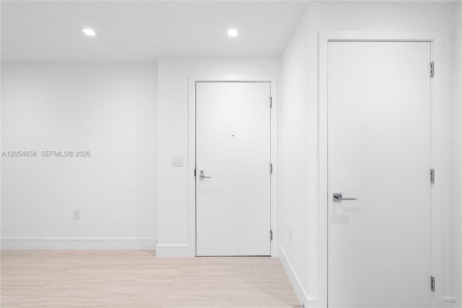 Spacious, unfurnished interior of a new home in One Park Tower, Miami (Image 57).