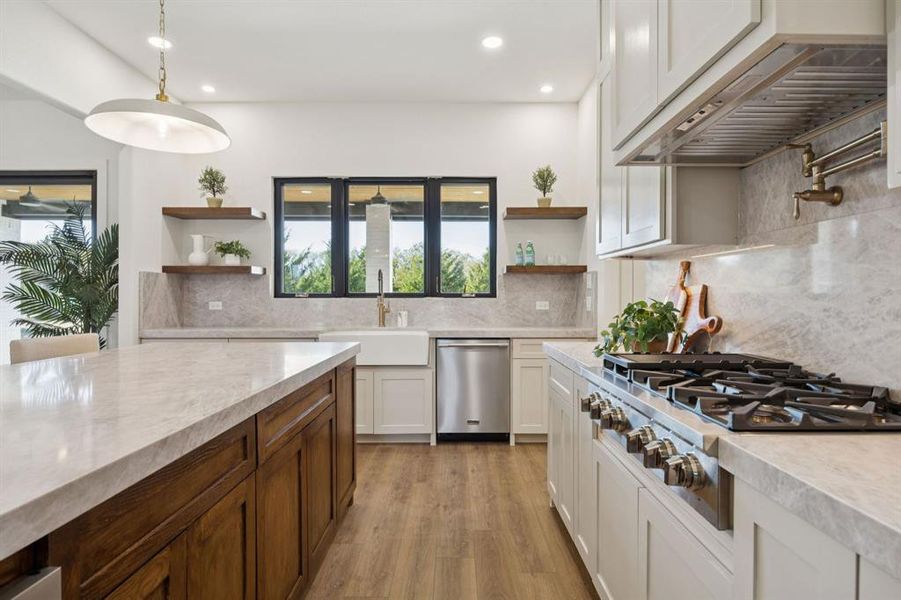 Furnished interior view inside a new home in , Waxahachie (Image 16).