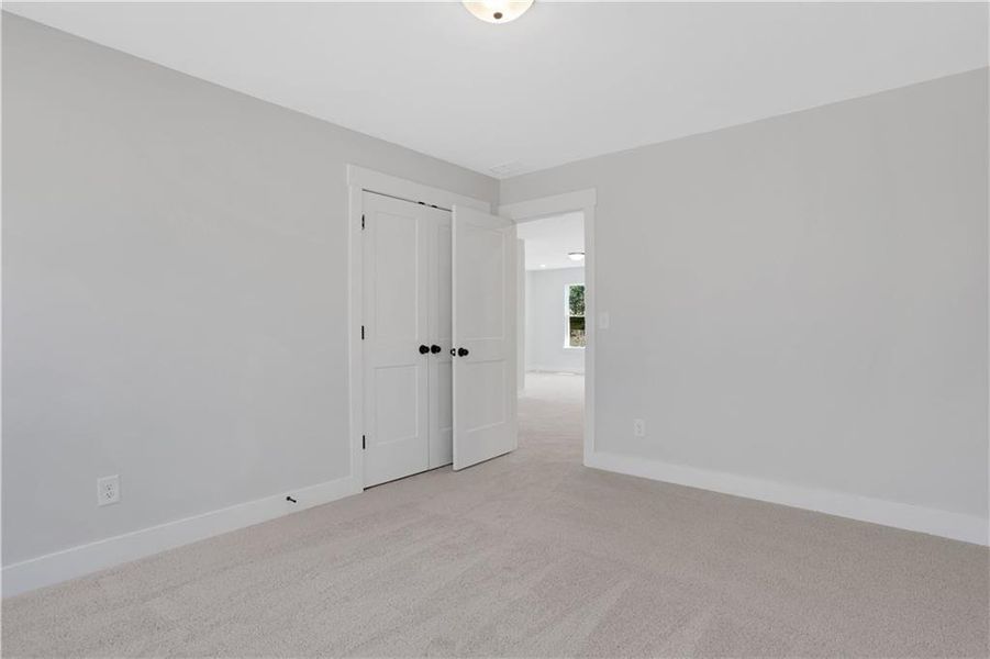 Spacious, unfurnished interior of a new home in Cambridge, Flowery Branch (Image 15).