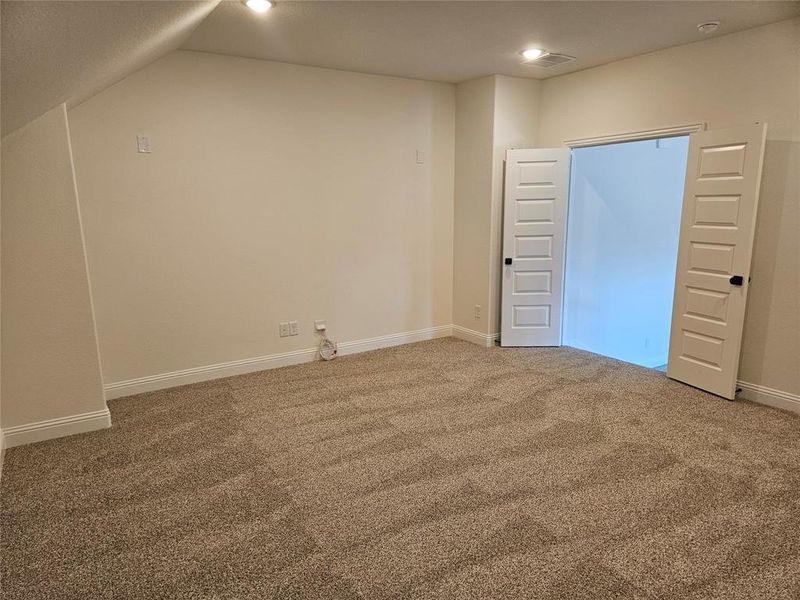 Spacious, unfurnished interior of a new home in Corner Stone Ranch, Howe (Image 19).