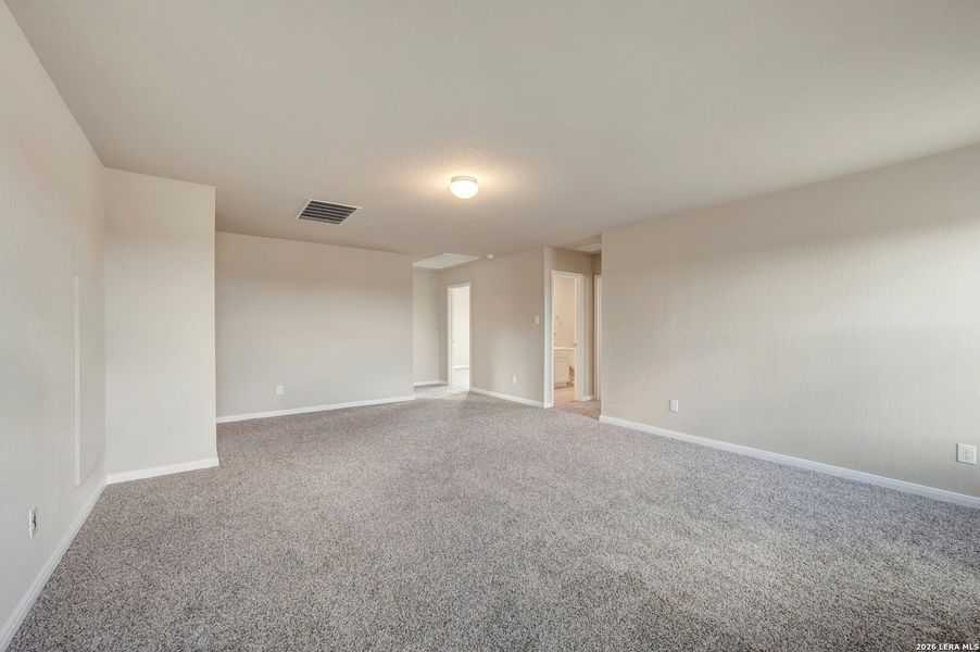 Spacious, unfurnished interior of a new home in Agave, San Antonio (Image 24).