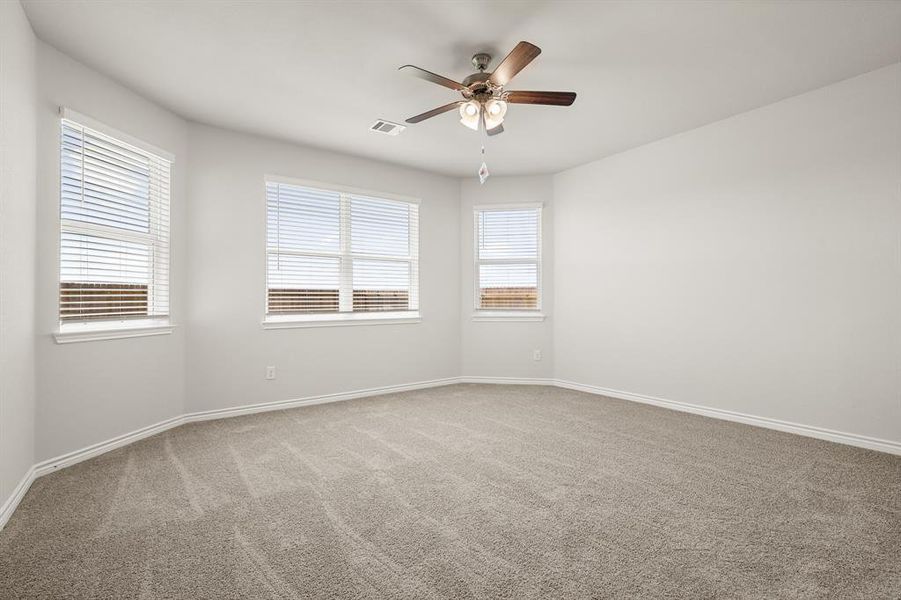 Spacious, unfurnished interior of a new home in Rocky Creek Crossing, Fort Worth (Image 19).