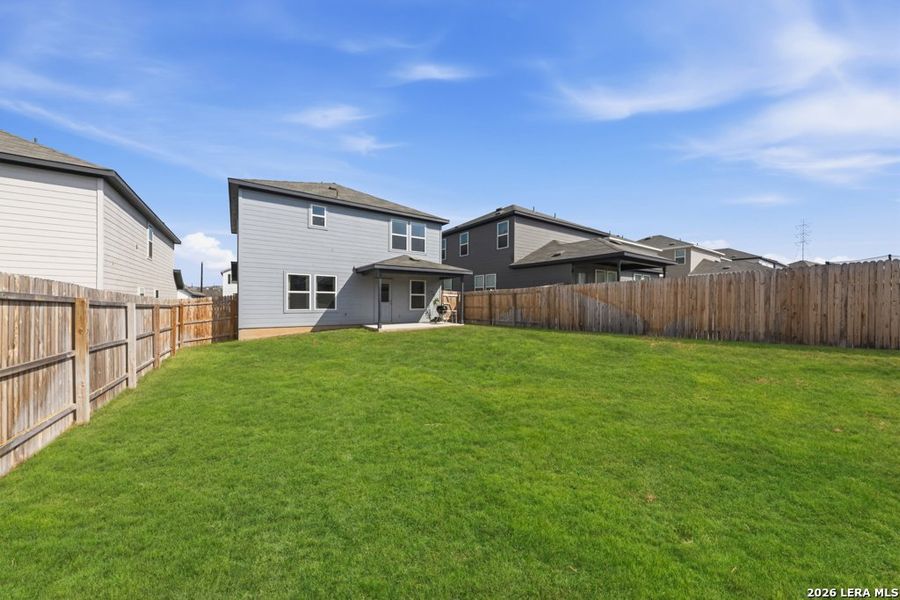 Exterior details and patio area of a home in Cinco Lakes, San Antonio (Image 28).