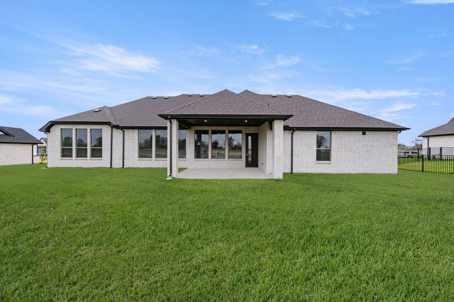 Exterior details and patio area of a home in Paloma Ranch, New Fairview (Image 4).