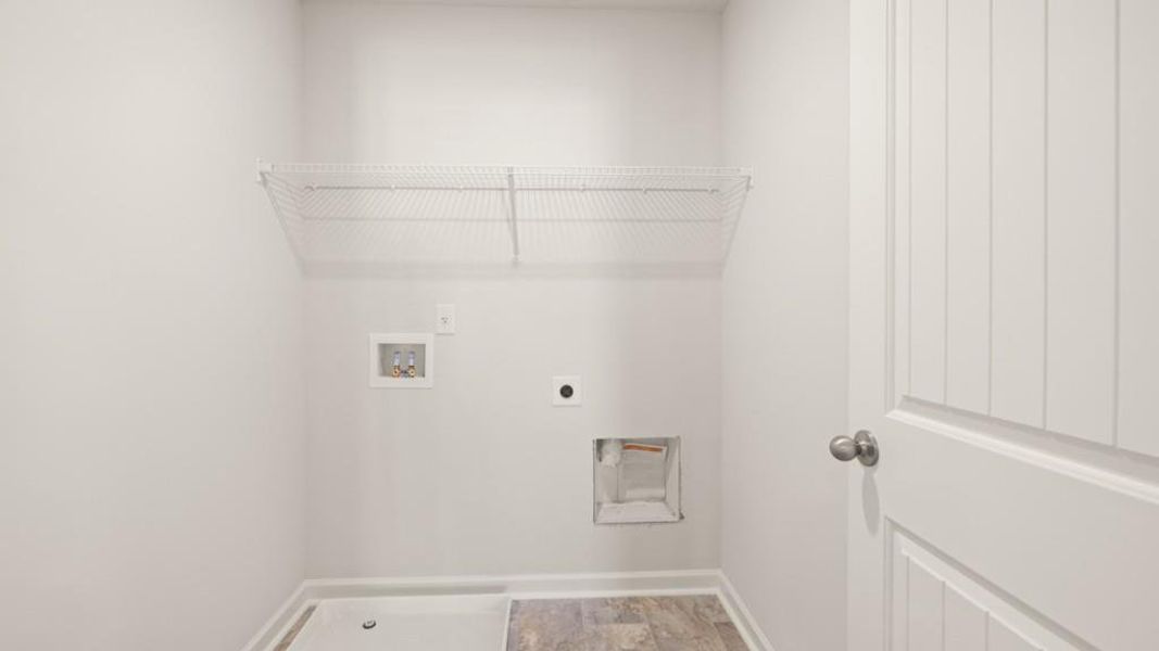Spacious, unfurnished interior of a new home in Falcon Landing, Gainesville (Image 27).