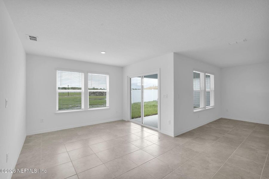 Spacious, unfurnished interior of a new home in Wells Landing, Jacksonville (Image 21).