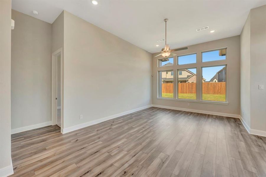 Spacious, unfurnished interior of a new home in Sandbrock Ranch, Aubrey (Image 16).