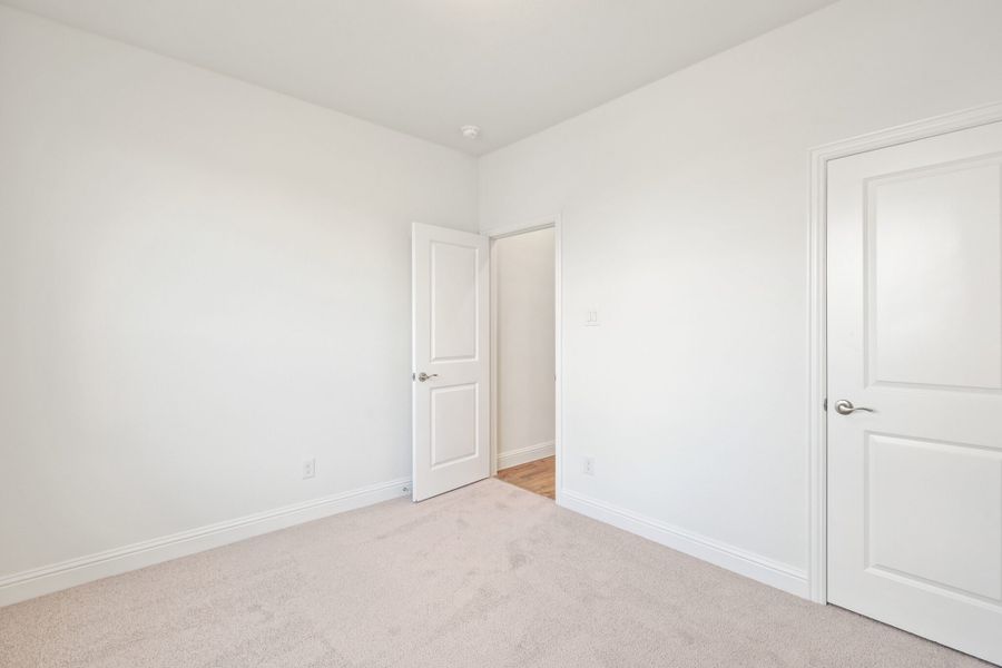 Spacious, unfurnished interior of a new home in Walden Pond, Forney (Image 23).