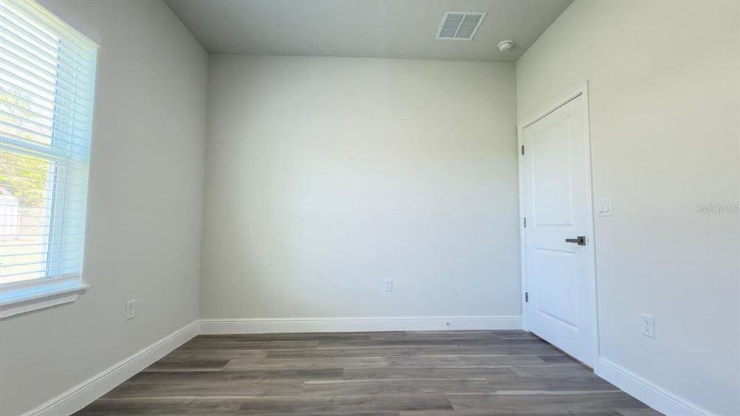 Spacious, unfurnished interior of a new home in , Ocala (Image 20).