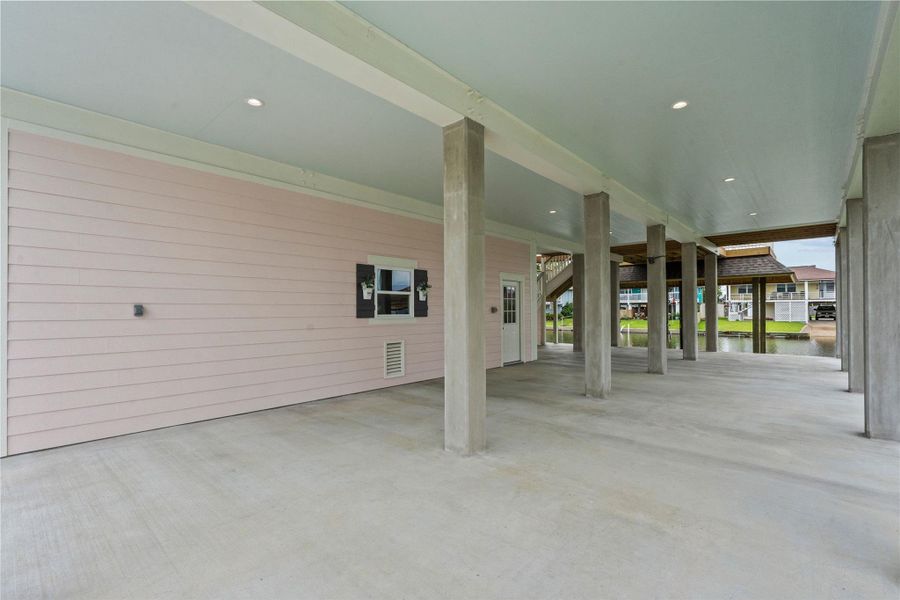 Exterior details and patio area of a home in , Bayou Vista (Image 30).