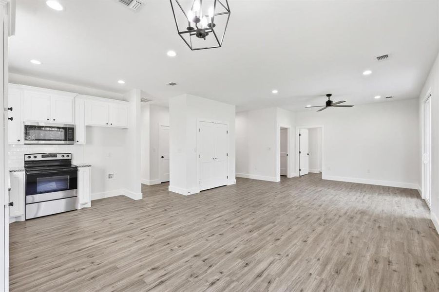 Spacious, unfurnished interior of a new home in , Whitesboro (Image 10). Spacious, unfurnished interior of a new home in , Whitesboro (Image 10).