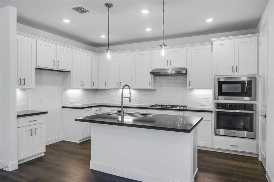 Furnished interior view inside a new home in Cross Creek Meadows 40s, Celina (Image 10). Furnished interior view inside a new home in Cross Creek Meadows 40s, Celina (Image 10).