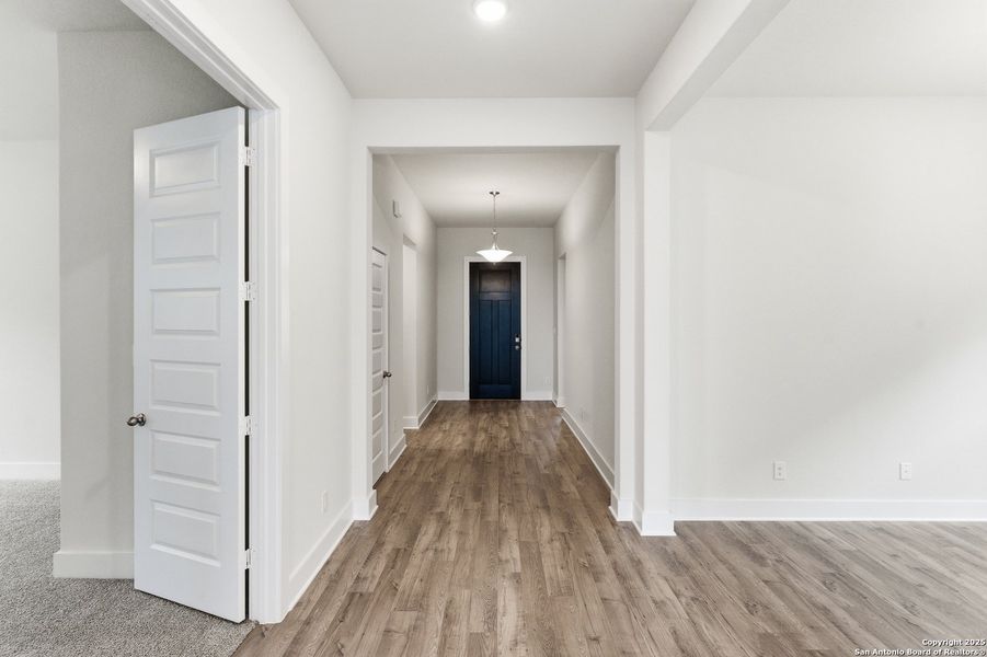 Spacious, unfurnished interior of a new home in Alsatian Oaks, Castroville (Image 17).