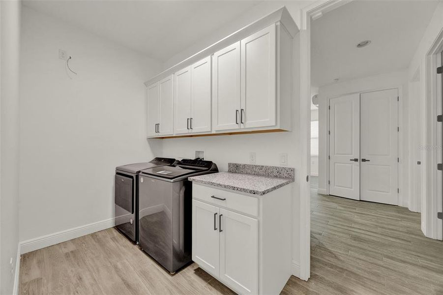 Furnished interior view inside a new home in , Orlando (Image 12).