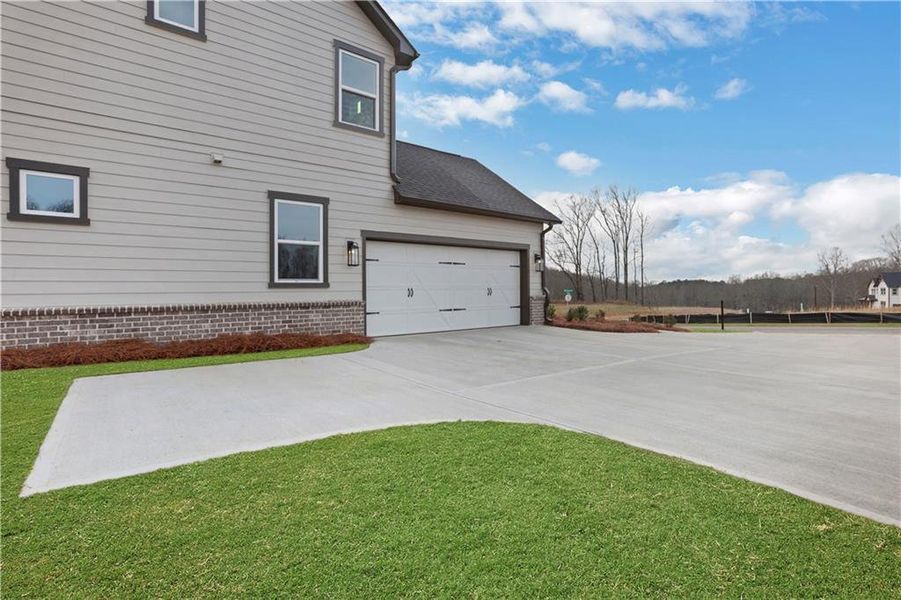 Exterior details and patio area of a home in Acacia, Cumming (Image 4).