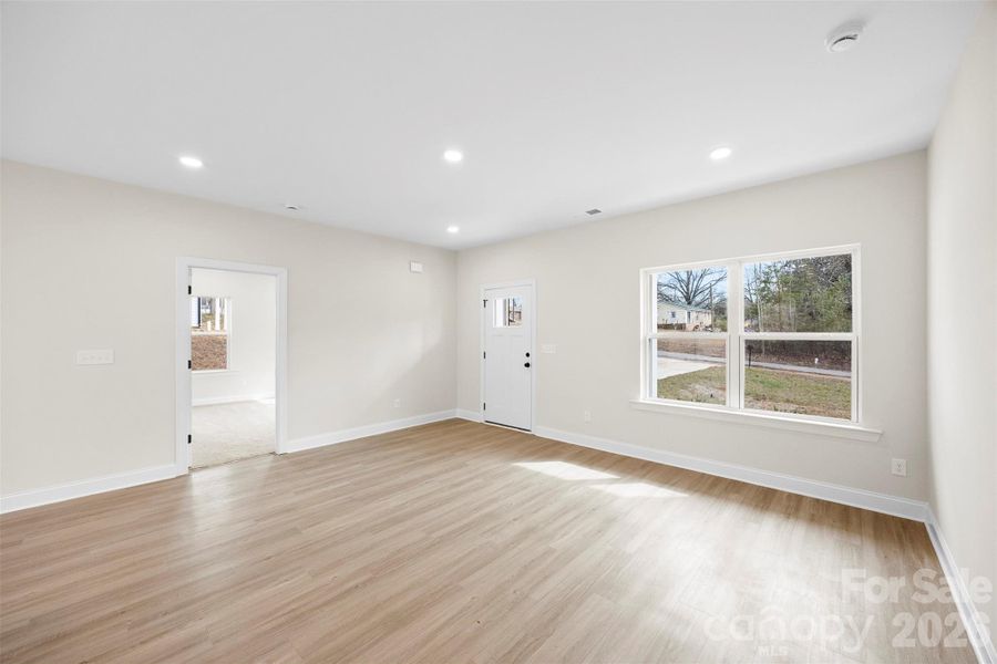 Spacious, unfurnished interior of a new home in , Kings Mountain (Image 39).