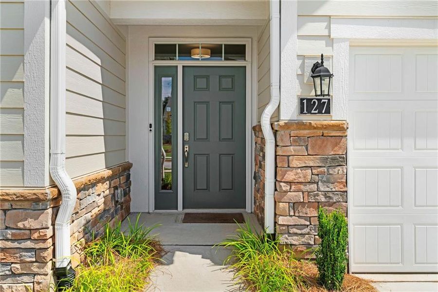 Exterior details and patio area of a home in Laurel Farms, Dallas (Image 3).