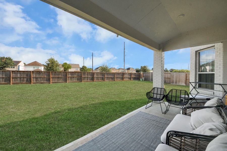 Exterior details and patio area of a home in Candela, Richmond (Image 3).