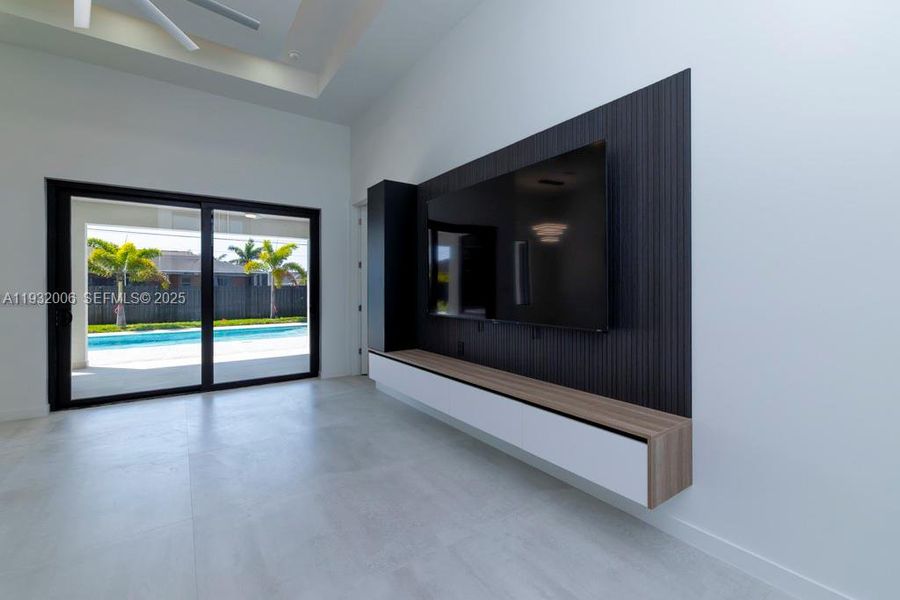 Spacious, unfurnished interior of a new home in , Cape Coral (Image 25).