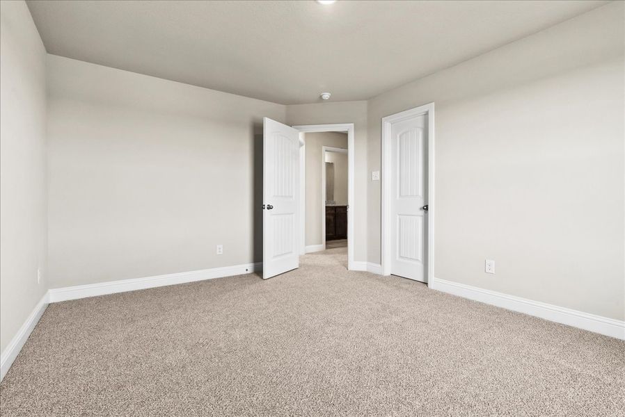 Spacious, unfurnished interior of a new home in Honeysuckle Ranch, Springtown (Image 34).